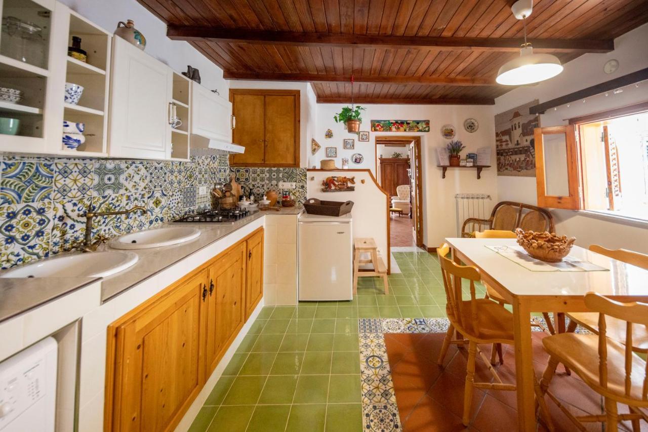 Familyholidays La Finestra Di Fronte Cefalu Ngoại thất bức ảnh