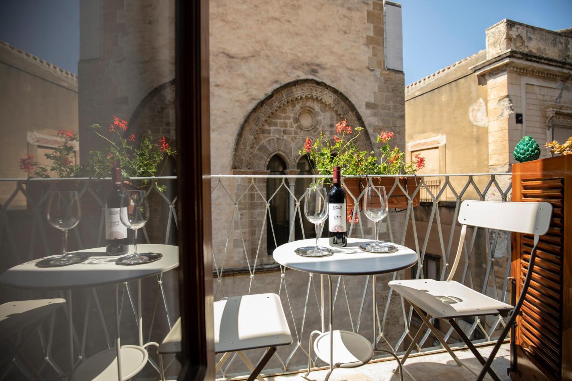 Familyholidays La Finestra Di Fronte Cefalu Ngoại thất bức ảnh